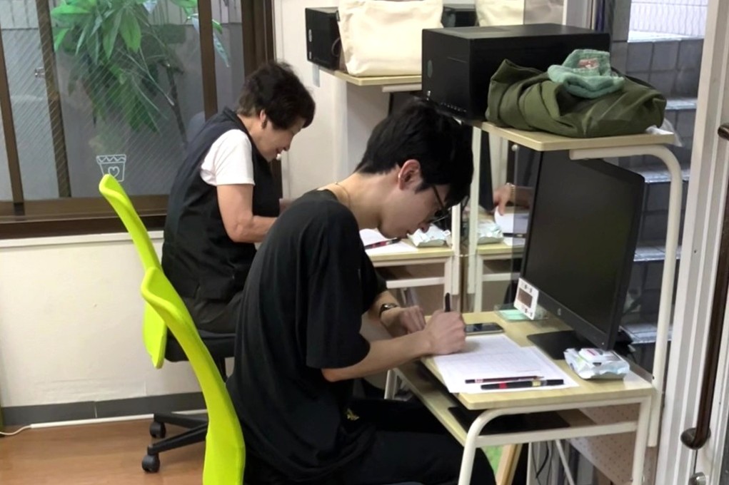 体験会の様子。添削風景